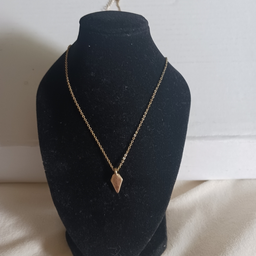 Gold Pendant Necklace